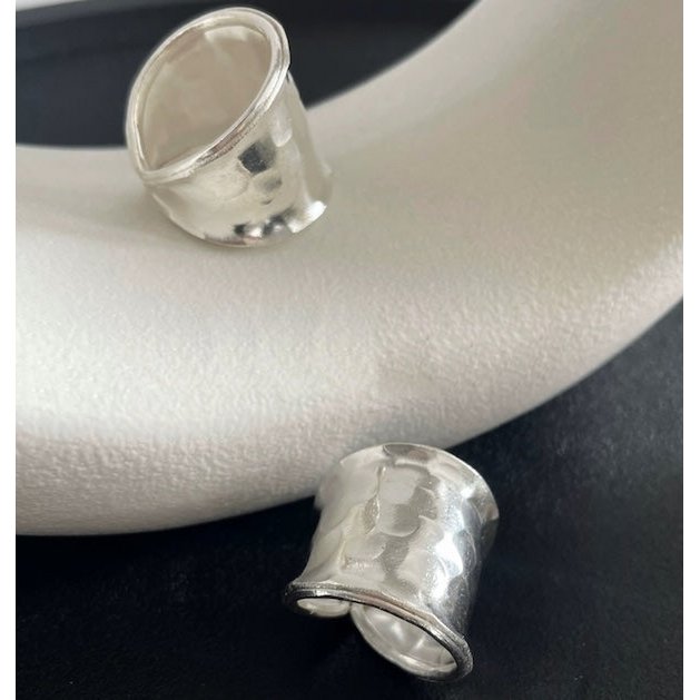 Bold Look Hammering Texture Wide Silver Ring