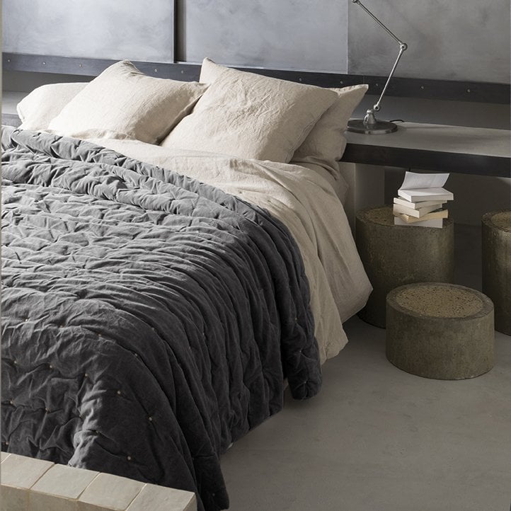 Plain throw Elise Thunder padded finish 240 x 260