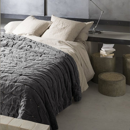 Plain throw Elise Thunder padded finish 240 x 260