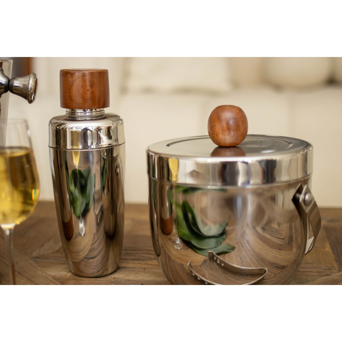 Wood and silver cocktail shaker 8.5x8.5x24cm