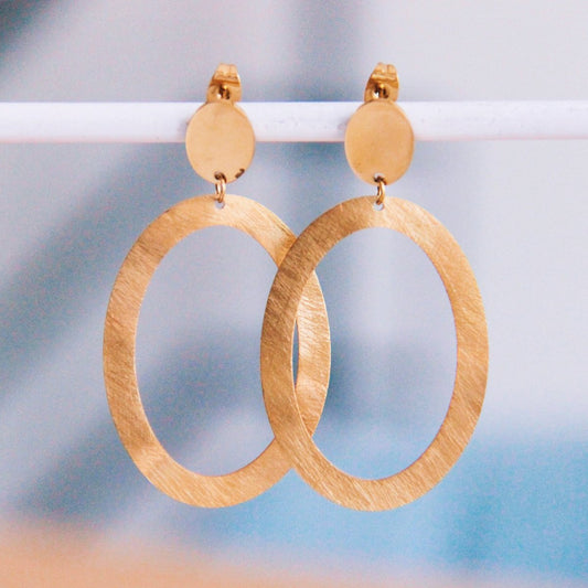 Statement earring large oval ring - gold