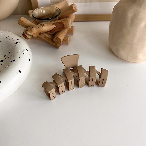 Milky Coffee Color Tone Claw Hair Clips