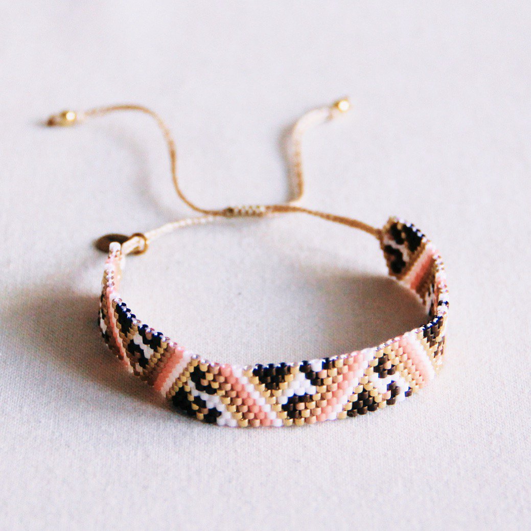 Weaving bracelet with zigzag and leopard print - salmon/brown/white