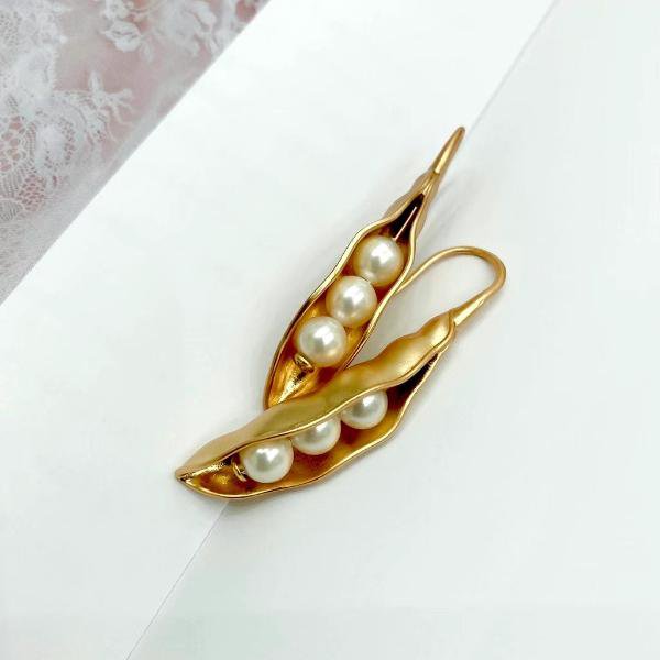 Vintage Style Pea Pod Design Golden Earrings