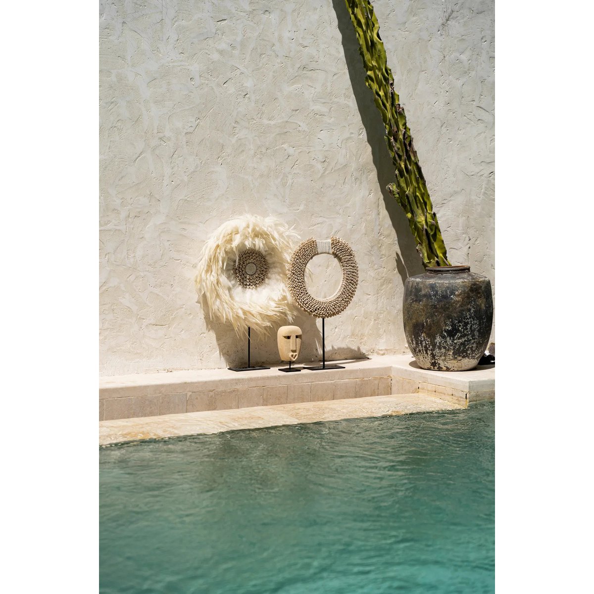 The Papua Shell Disc on Stand - White - M