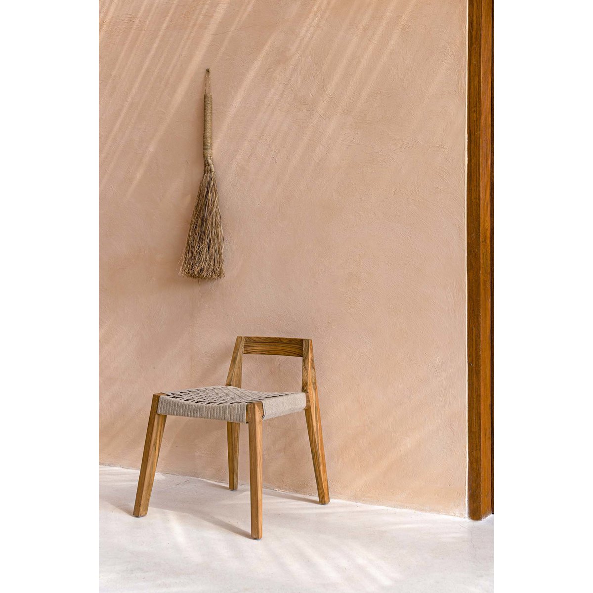 The Grumpy Broom - Natural