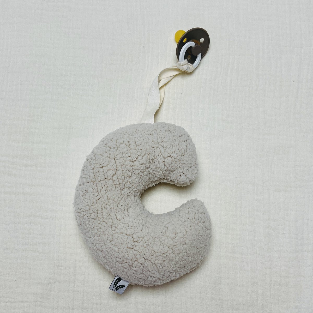 Pacifier hug moon light beige