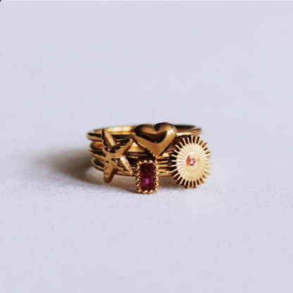 Minimalist ring with starfish