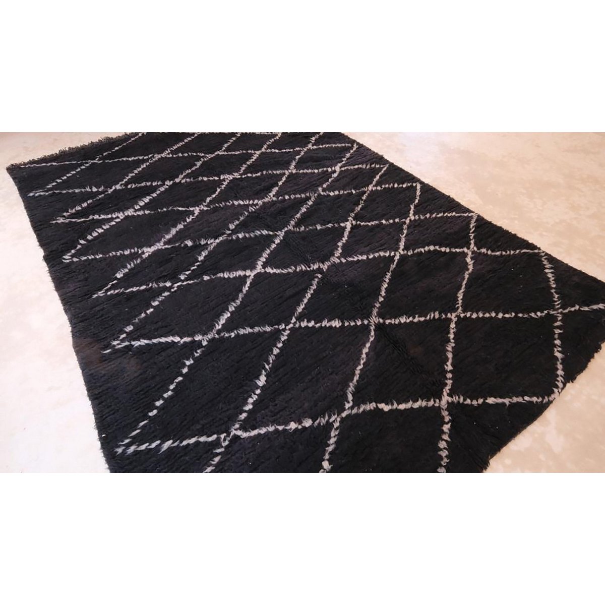 Contemporary wool Berber rug 203 x 283 cm