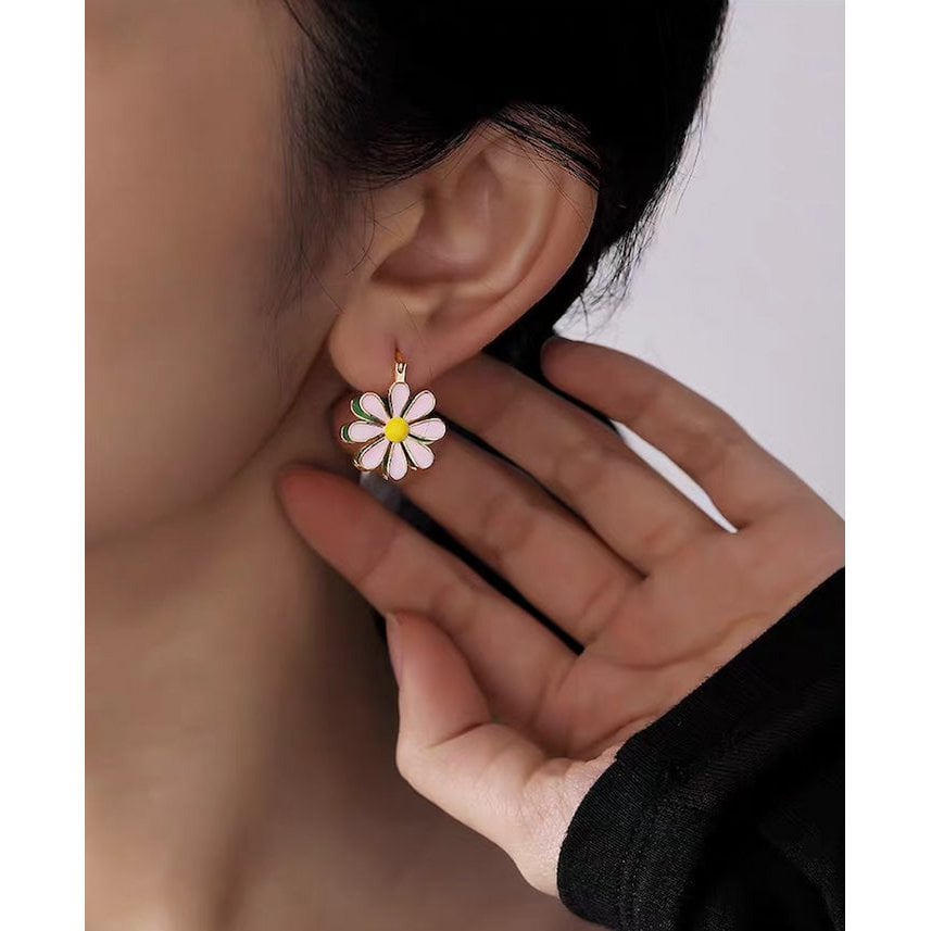 Twin Daisy Bloom Earrings