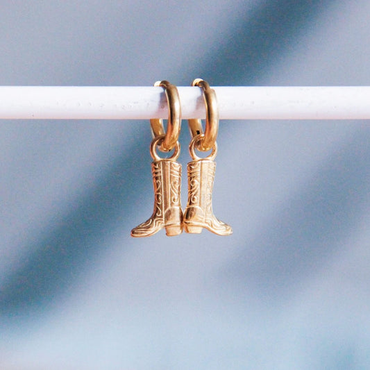 Stainless steel hoop earrings with cowboy boot - gold