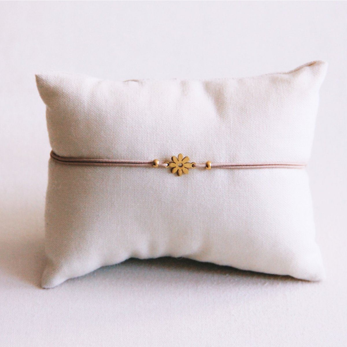 Elastic bracelet with mini flower - taupe