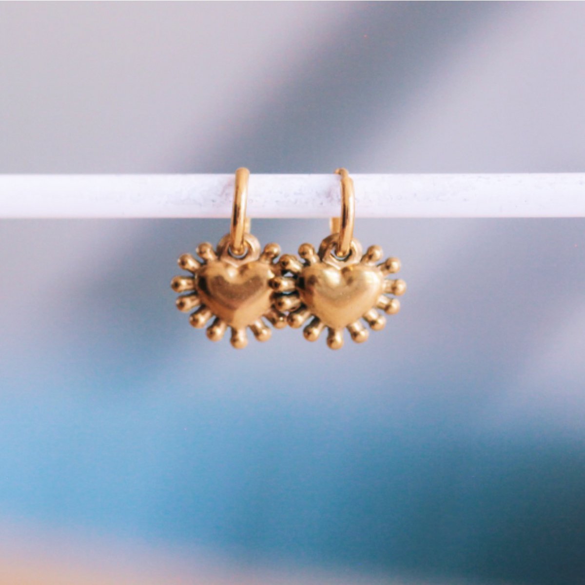 Stainless steel hoop earrings with dotted heart - gold