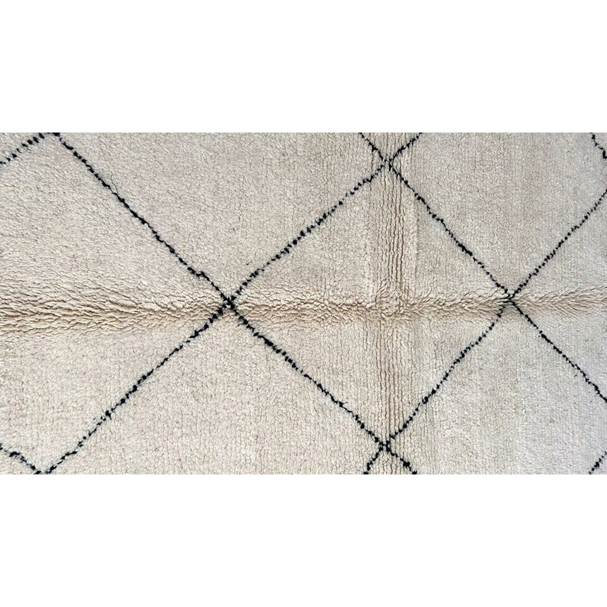 Contemporary handmade Berber rug 152 x 220 cm