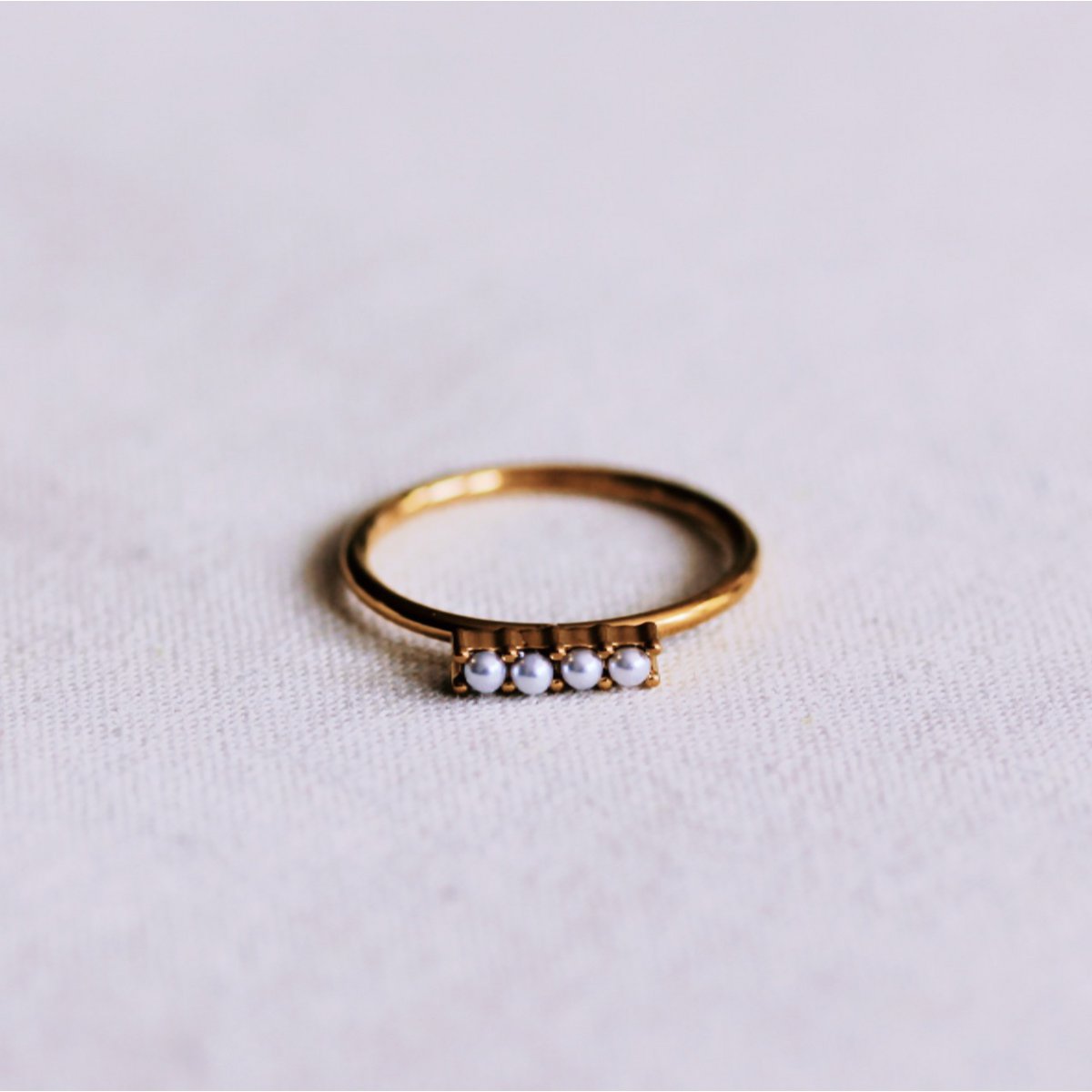 Minimalist ring with pearl bar