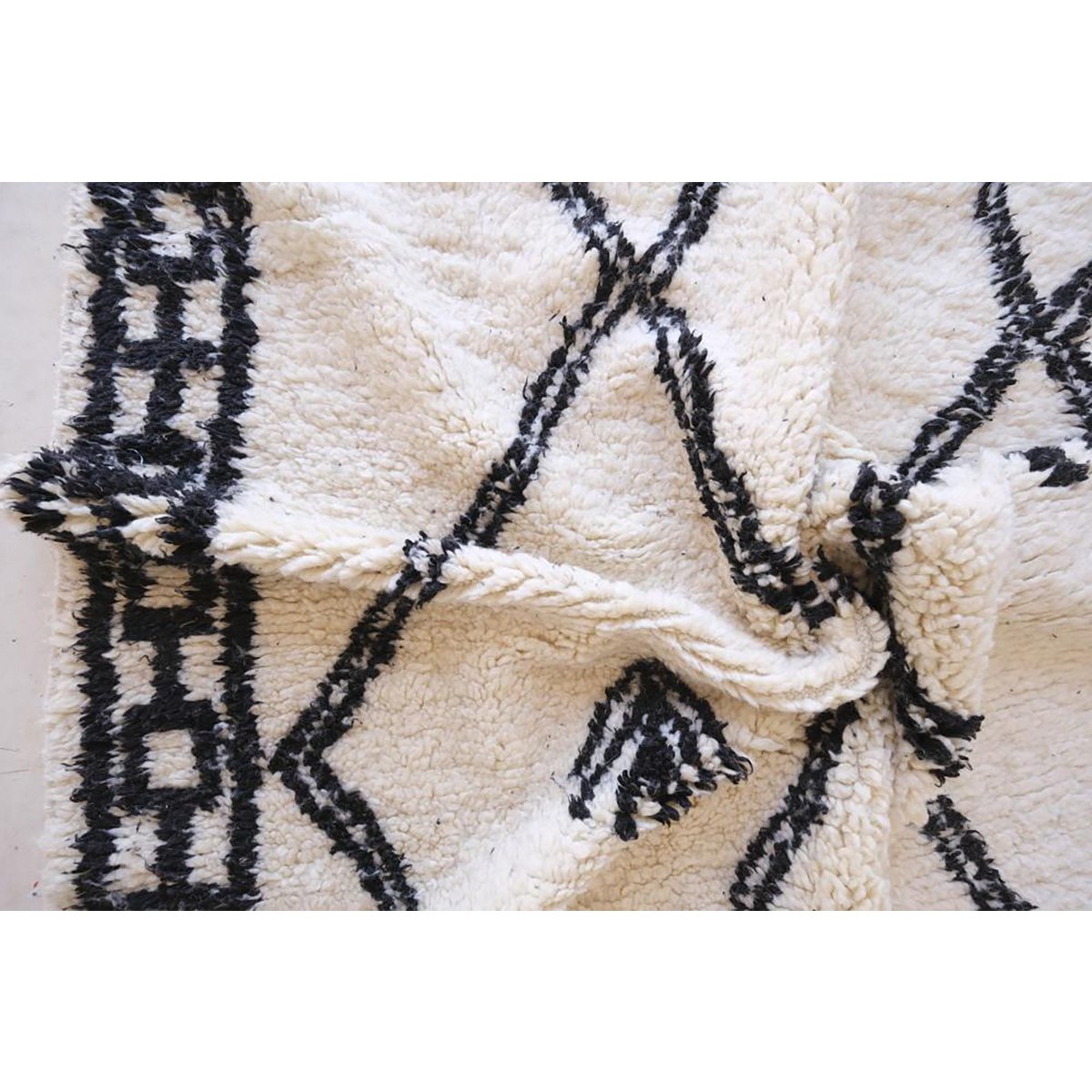 Berber wool rug Beni Ourain 198 x 298 cm