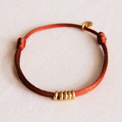 Satin bracelet with rings – cognac/gold
