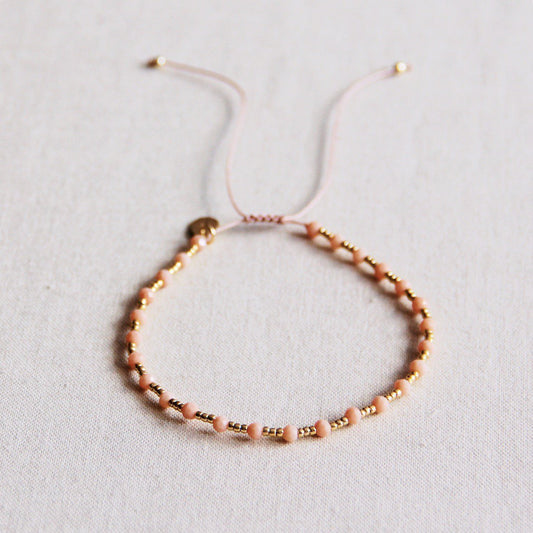 Gemstone bracelet with gold-plated miyuki – peach