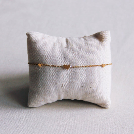 Fine stainless steel bracelet with 3 mini hearts - gold