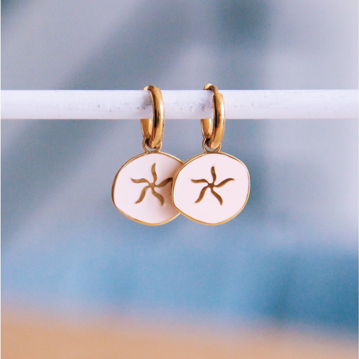 Stainless steel hoop earrings with round starfish charm - nude