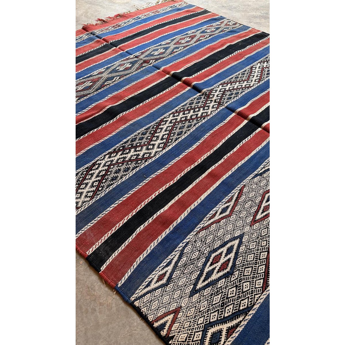 Moroccan Berber rug in wool and cotton 157 x 296 cm