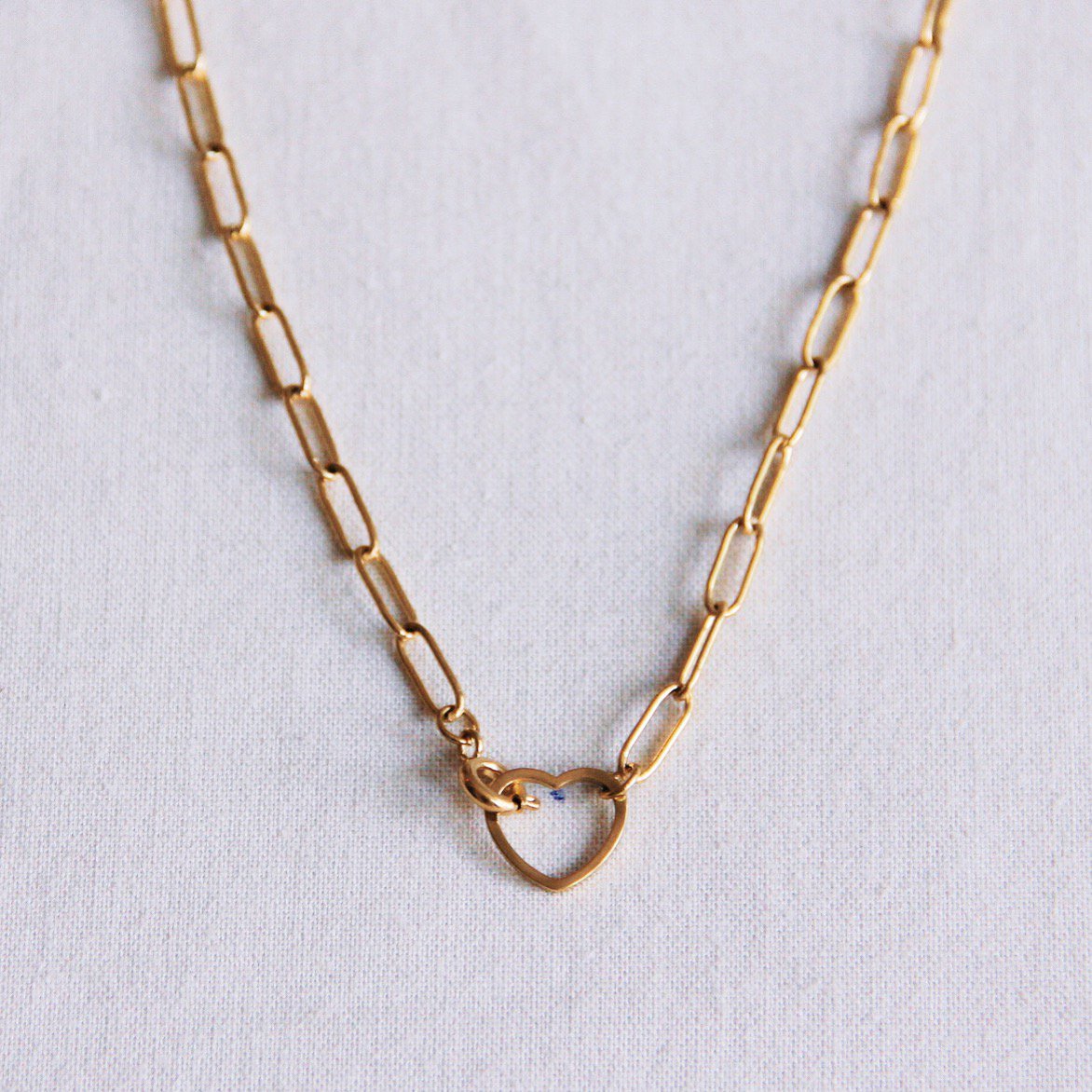 FW281: Stainless steel D-chain necklace with open heart closure