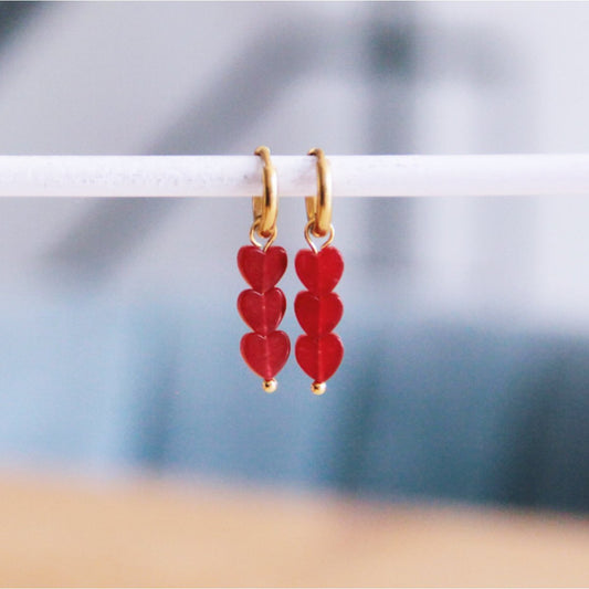 Stainless steel hoop earrings with 3 natural stone hearts - burgundy