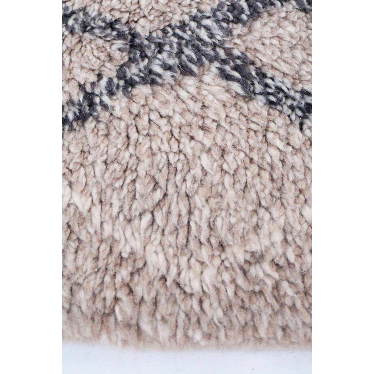 Contemporary Berber rug by M'Rirt 176 x 270 cm