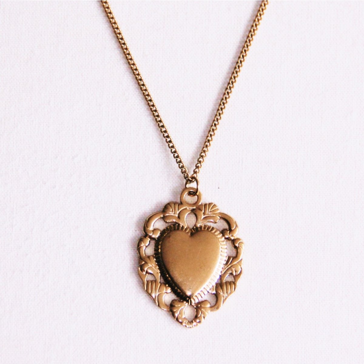 Fine link chain with baroque heart