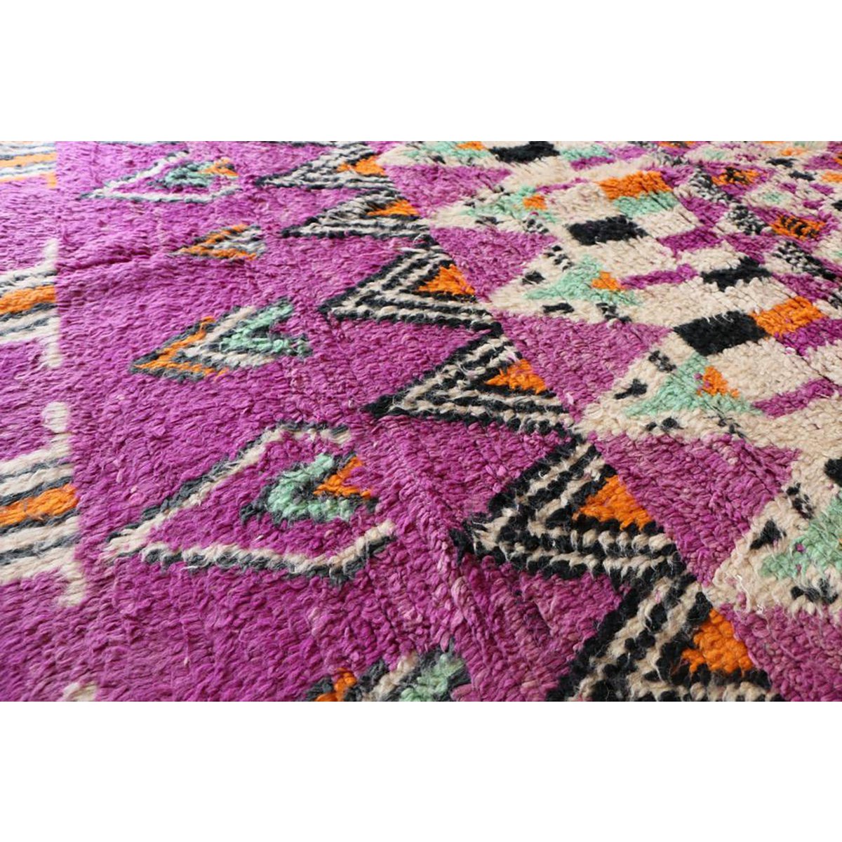 Contemporary wool Berber rug 197 x 304 cm