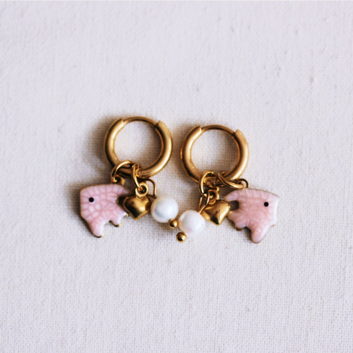 Stainless steel hoop earrings with small fish, mini heart and pearl - light pink