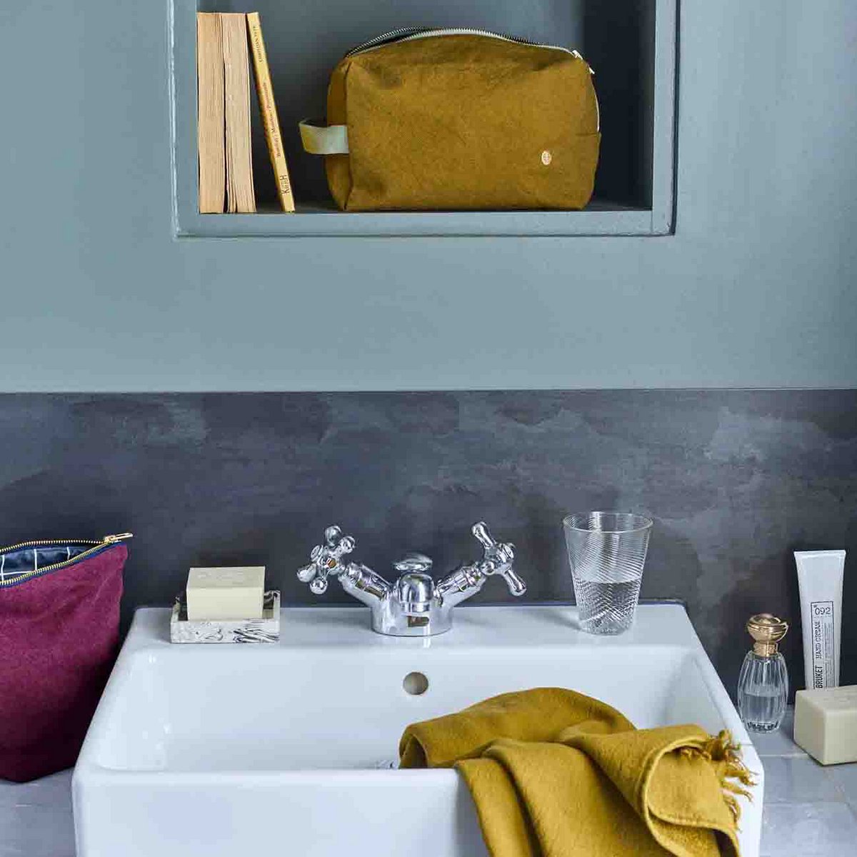 Luna Nuts 100 x 50 toilet towel