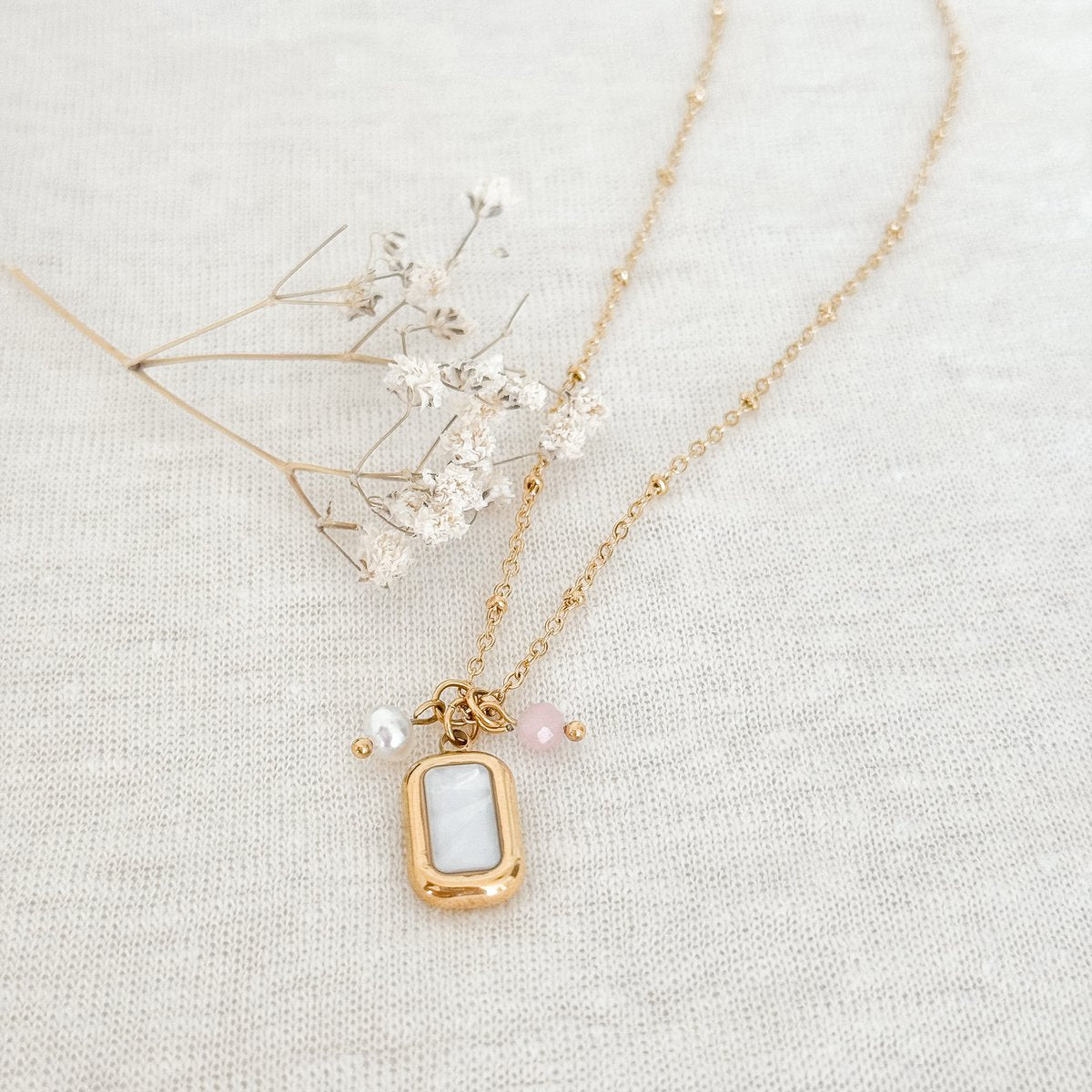 Schelp, Pearl & Jade Necklace - Gold