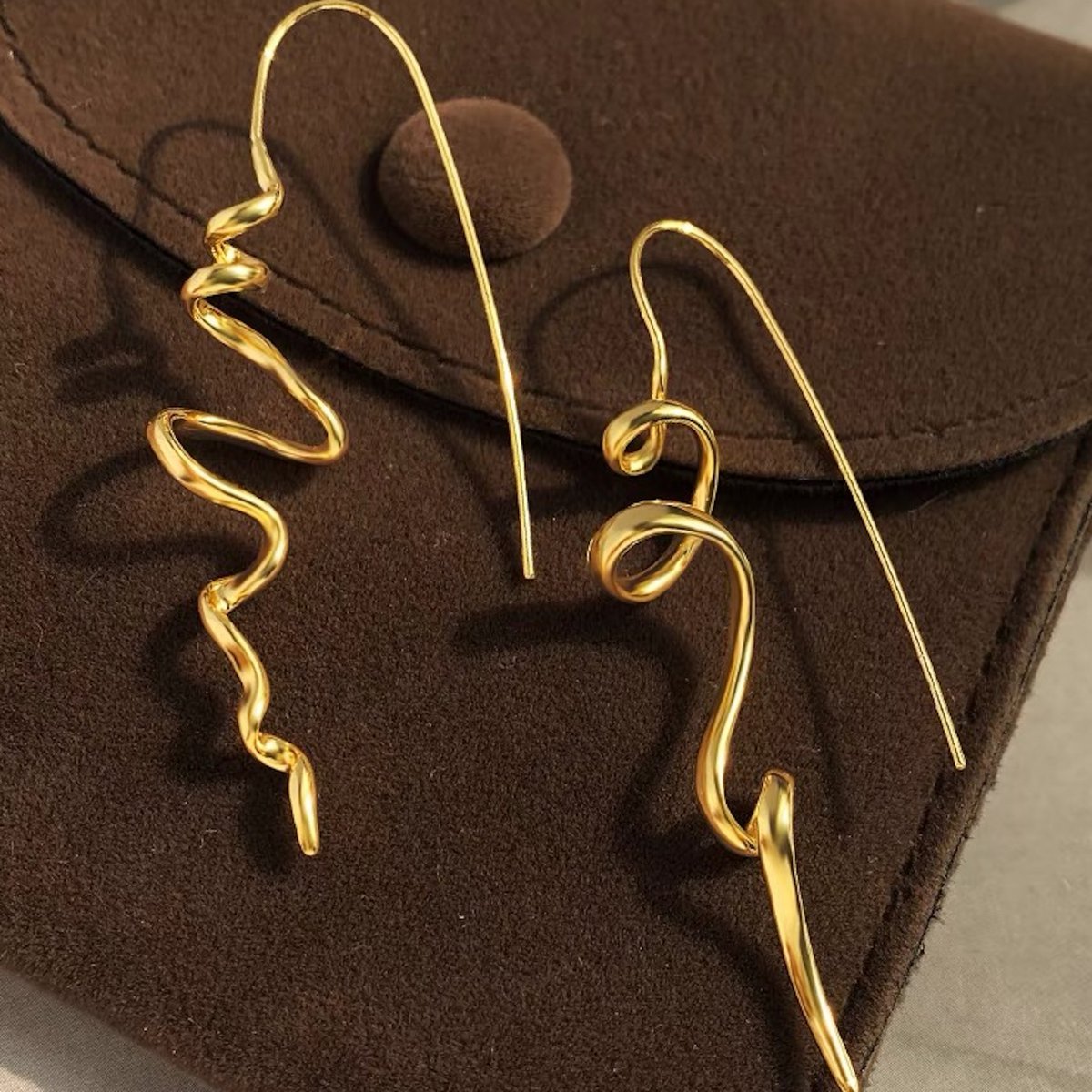 Minimalist Swirl Line Drop Earring