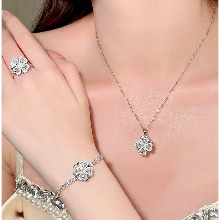 Dazzling Turning Four Leaf Clover Jewelry Set