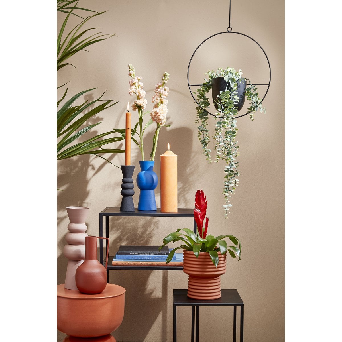 Flowerpot hanging inside Dexter Black