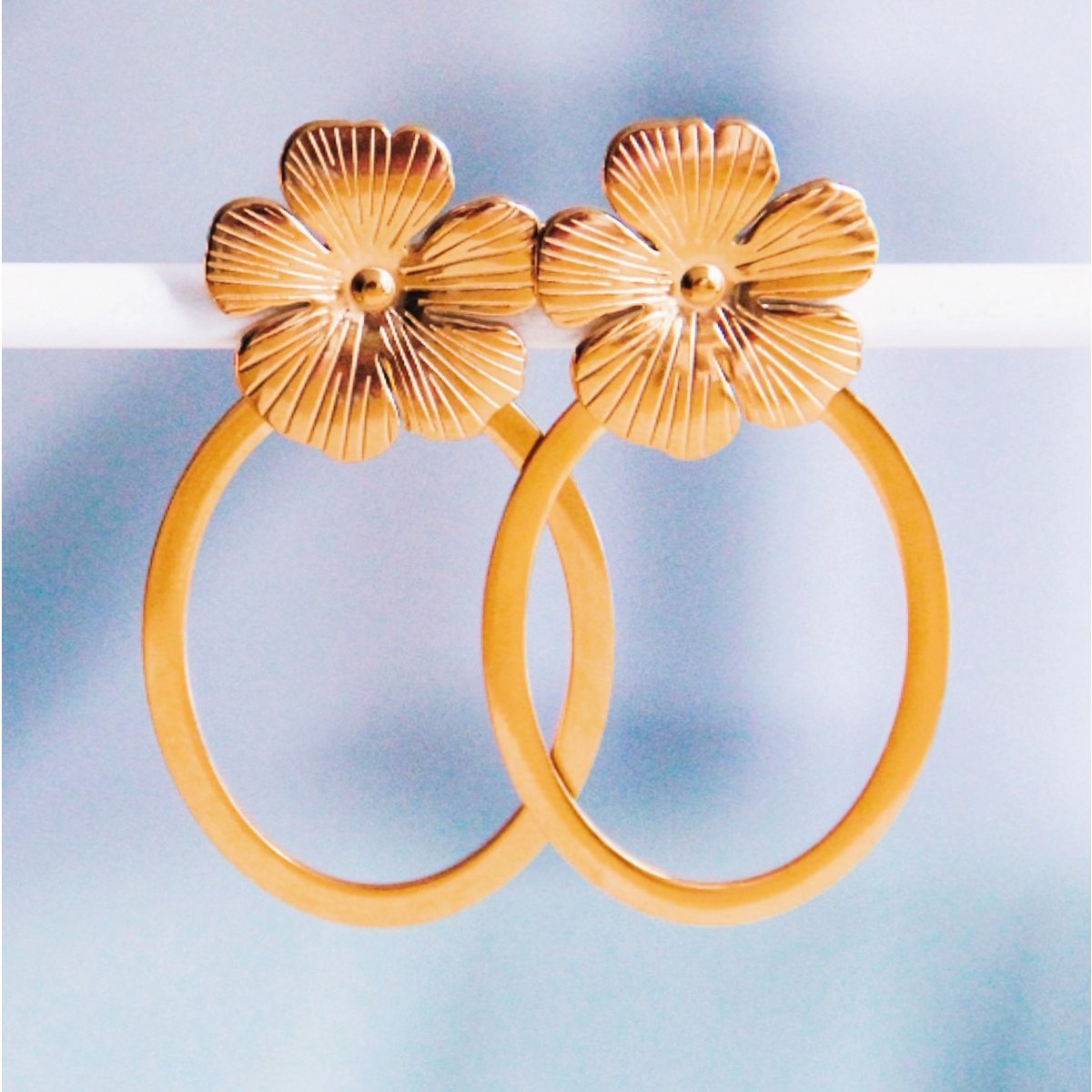 Oval statement earrings with flower
