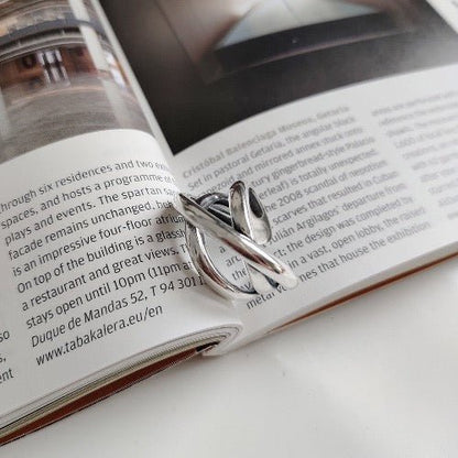 Bold Look Geometric Crossed Line Ring