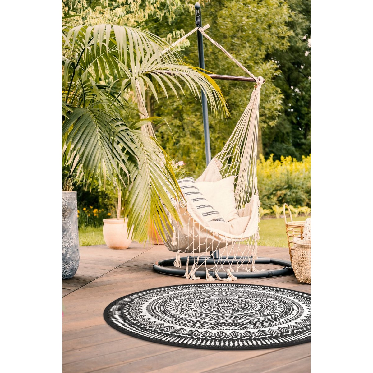 Round indoor outdoor design rug MANDALA