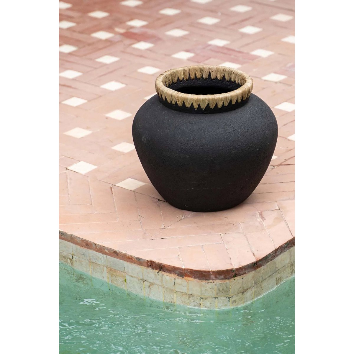 The Styly Vase - Black Natural - L