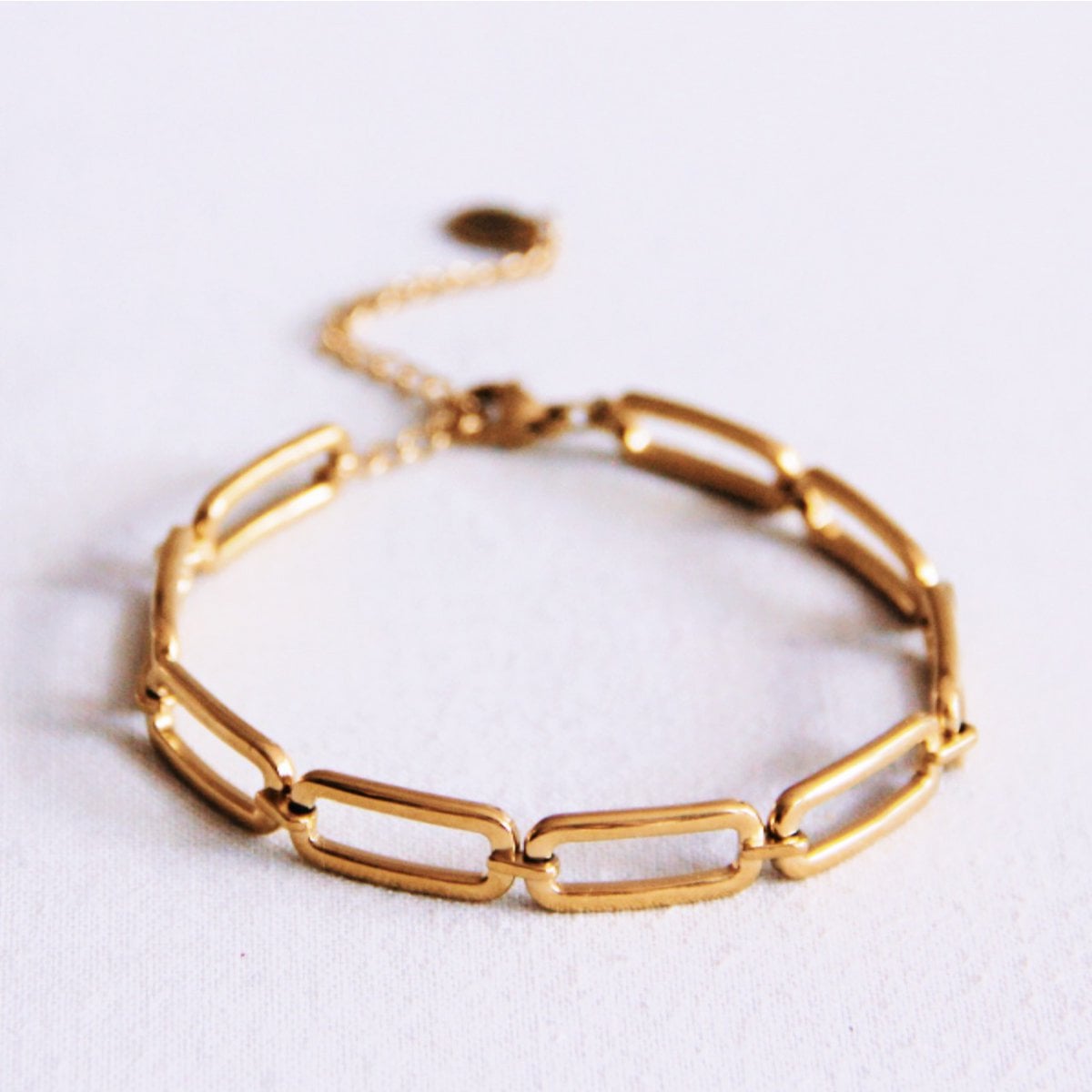 Elongated linked bracelet