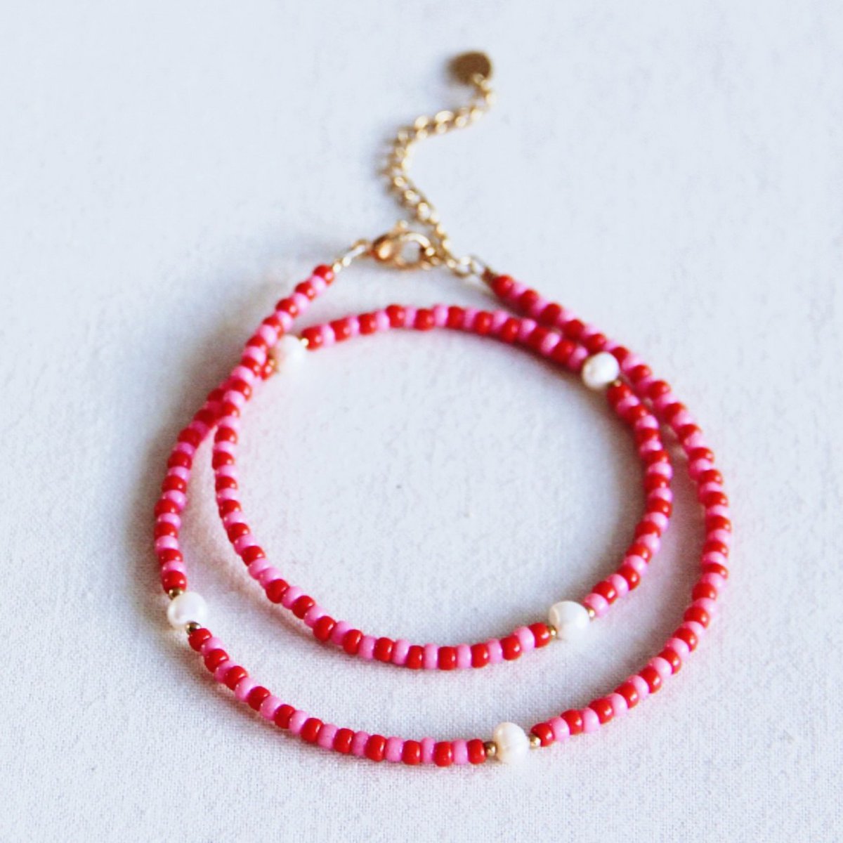 Beaded necklace with pearls - red/pink