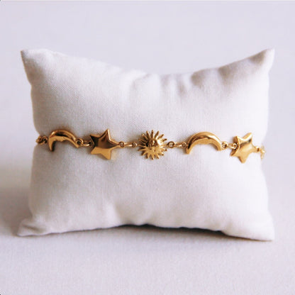 Link bracelet with sun, moon and star