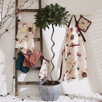 Curl Fir Carnation Hand Towel 50 x 50