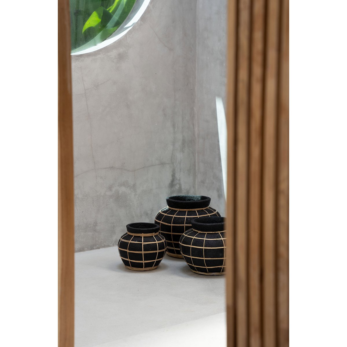 The Belly Vase - Black Natural - S