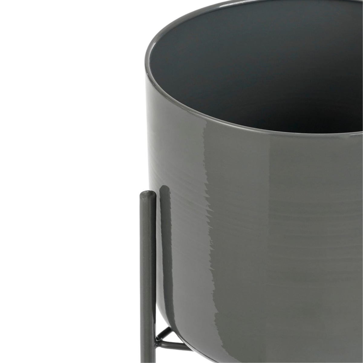 Flowerpot inside Colyn Black
