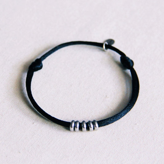 Satin bracelet with rings – black/silver