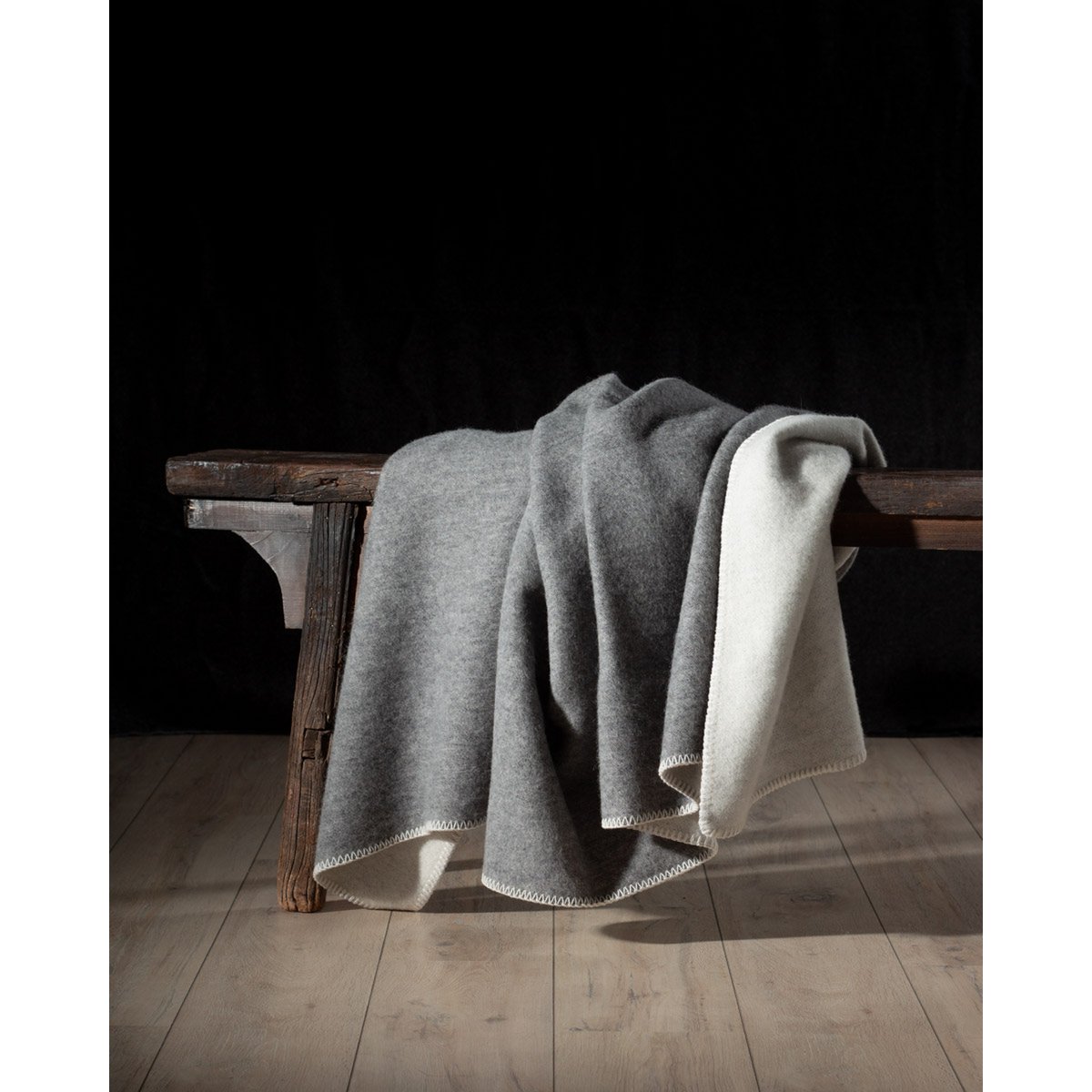 Woolen bed blanket WILD PIGEON