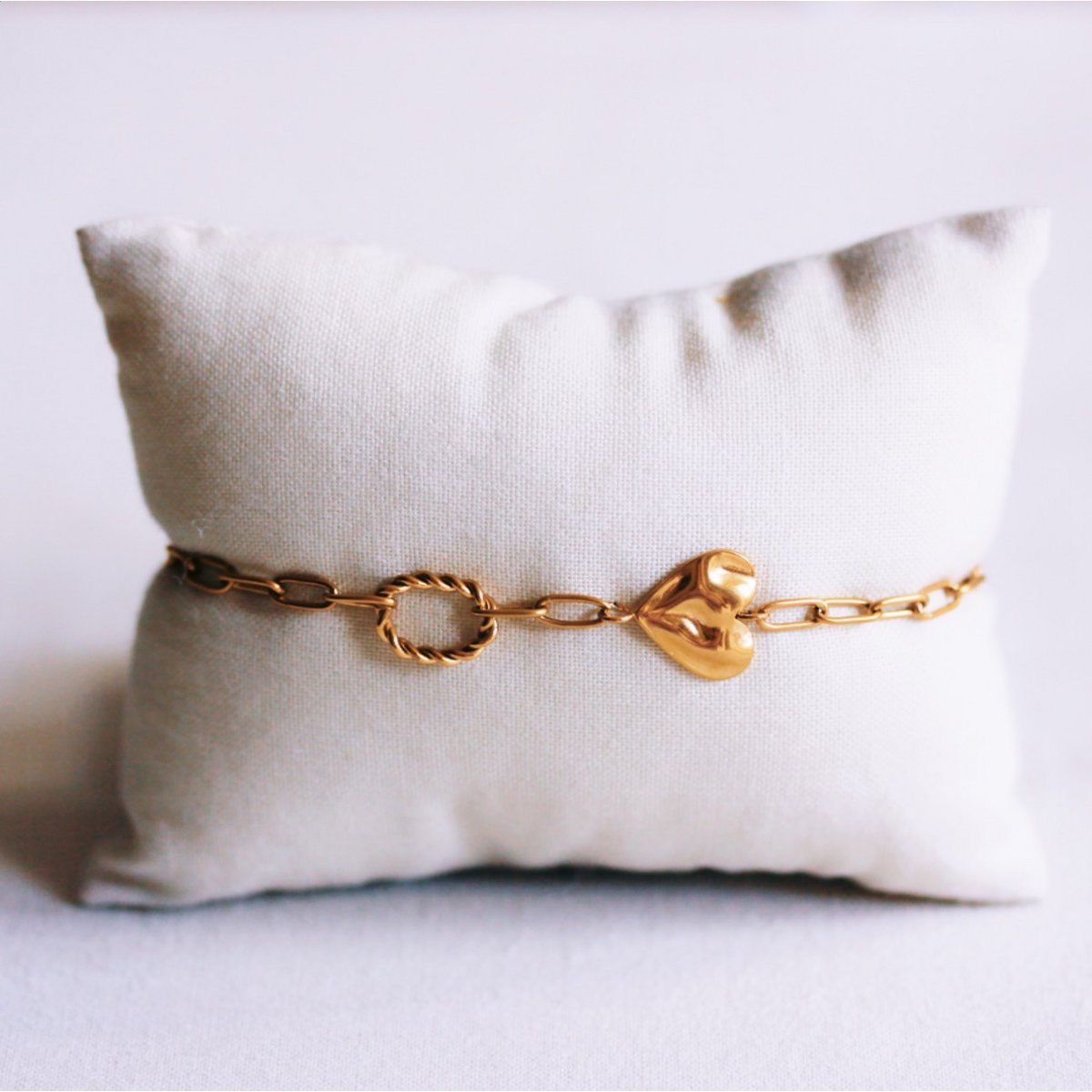Steel D-chain bracelet with a textured heart and a twisted charm