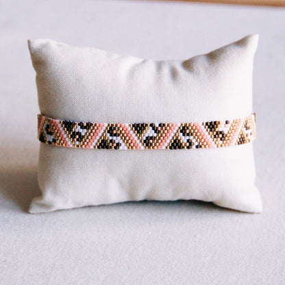 Weaving bracelet with zigzag and leopard print - salmon/brown/white